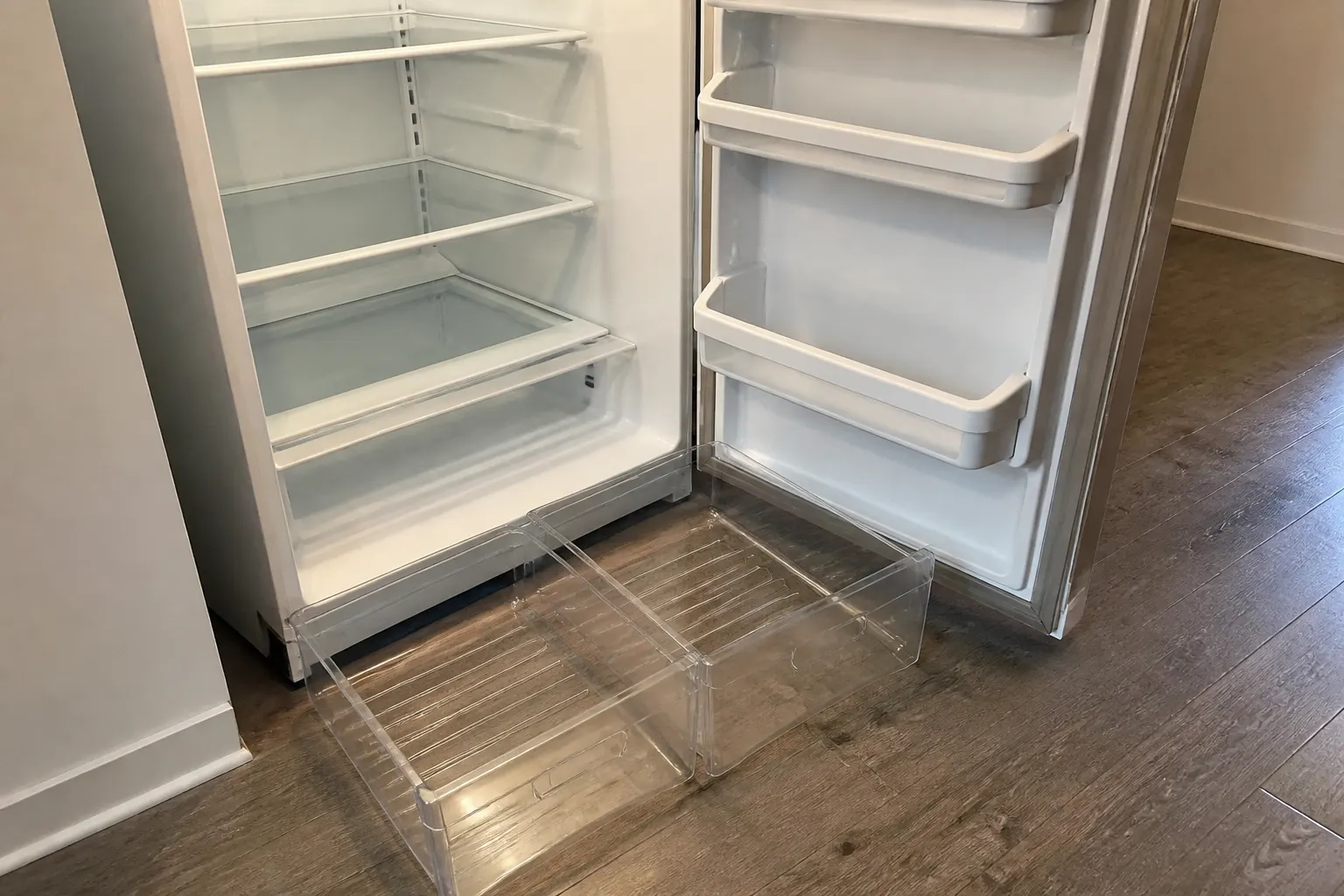 Refrigerator seals during move-out cleaning in Anchorage